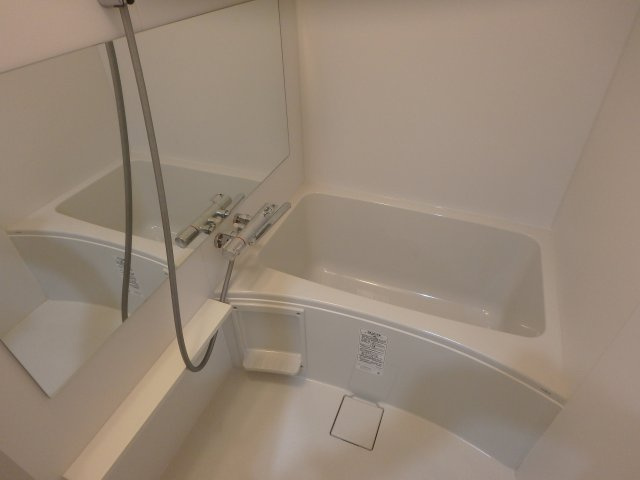 【浴室】 | ルストーレ西宮北口1号棟 | コンパクトで使いやすいお風呂です