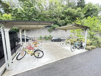 【その他共用部分】 | 屋根付きの駐輪場があるので雨が降っても安心です☆荷物が重いときに自転車があれば助かりますね！