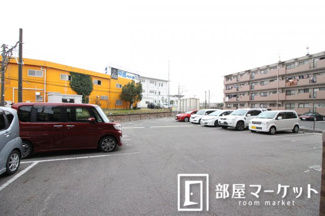 【駐車場】