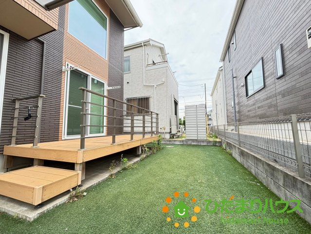 上尾市小泉7丁目　中古一戸建ての前面道路含む現地写真