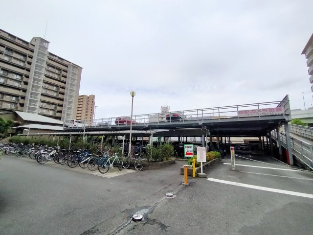 シティハイツ森小路２号棟の駐車場