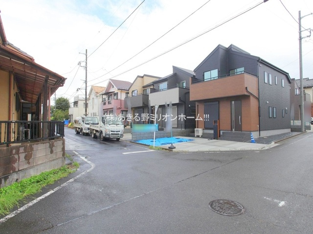 Livele Garden.S あきる野秋留　全5棟　2号棟の前面道路含む現地写真