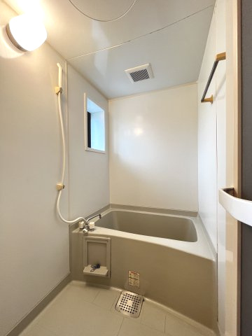 メゾンエクセレンスAの浴室