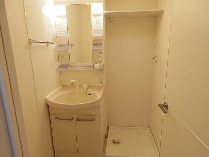 The Ritz TAKANOの独立洗面台|洗髪洗面化粧台・洗濯機置き場