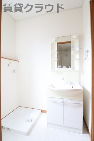 パティオ蘇我の洗面所|脱衣スペースもしっかりある洗面所は明るい雰囲気です！