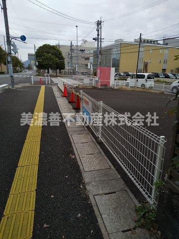 ６０１９０　岐阜市鷺山土地の前面道路含む現地写真