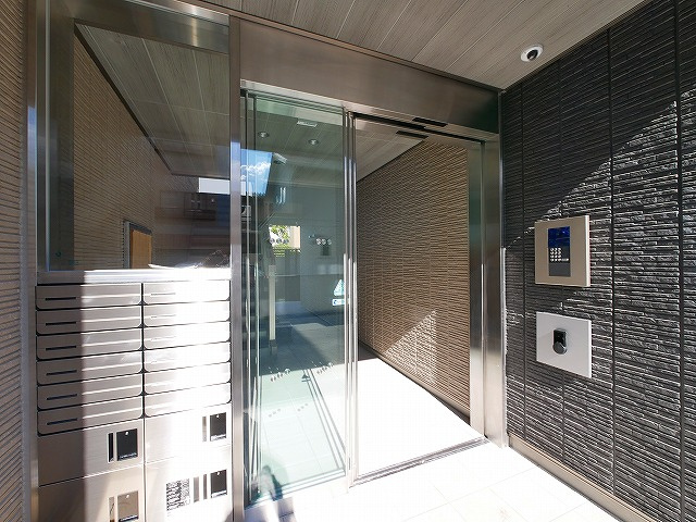 シャーメゾン　杉ケ町のエントランス|毎日通るエントランスはこのようになっています