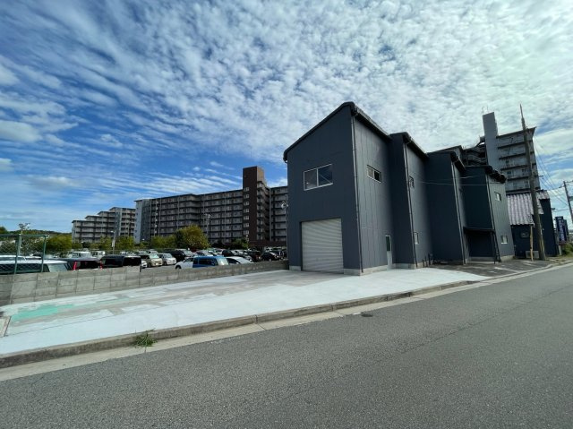 茶園場町倉庫の駐車場