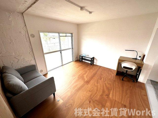 ハコニスアパートメントAの内装|明るい色調の室内です