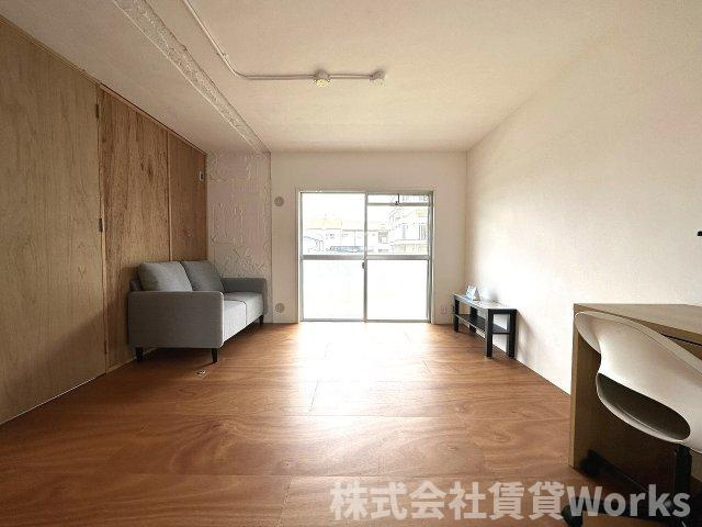 ハコニスアパートメントAの居間・リビング|ゆったりとした居間です