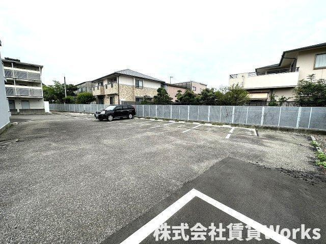 ハコニスアパートメントBの駐車場|駐車場があります