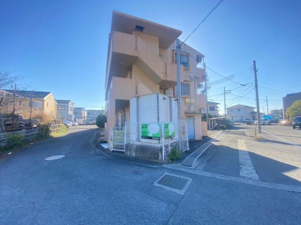 和歌山市栄谷の一棟アパートの前面道路含む現地写真