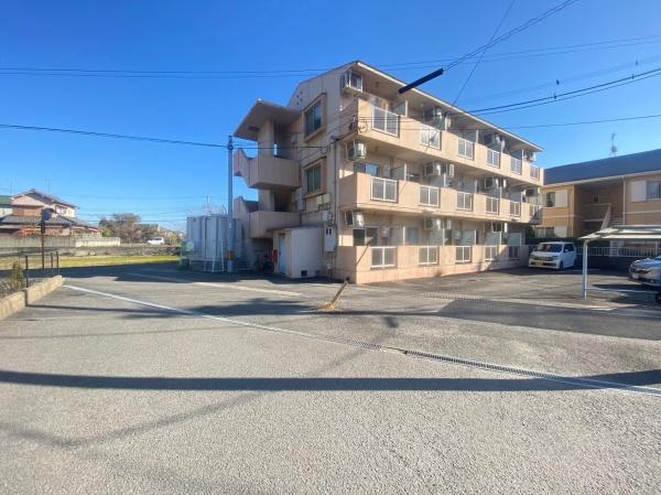 和歌山市栄谷の一棟アパートの前面道路含む現地写真