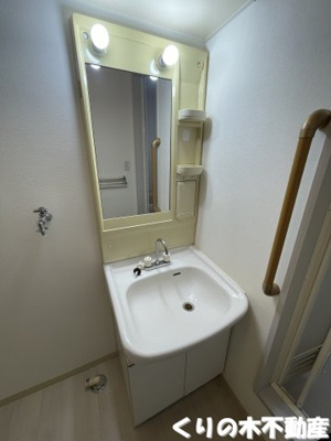 【独立洗面台】 | ハイマート白石　C棟 | 朝の身支度には欠かせない独立洗面化粧台