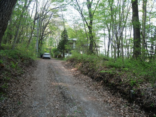 ブランニュー北軽井沢①の前面道路含む現地写真