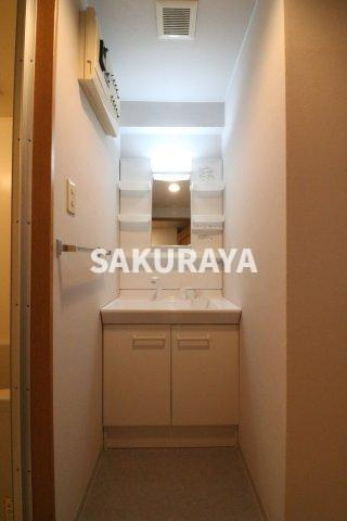 ラフェスタ足利大町の独立洗面台|2023年撮影。現況と異なる場合がございます。