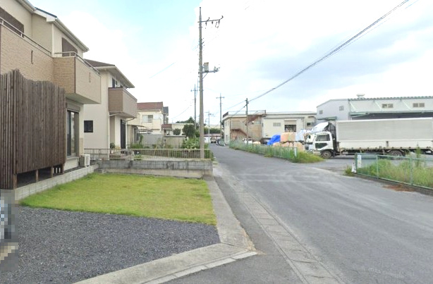 玉村町大字五料　中古の前面道路含む現地写真