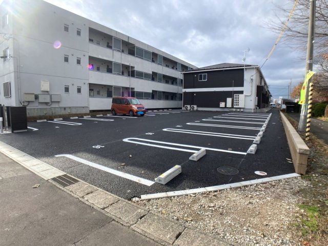 トリコロールⅡの駐車場