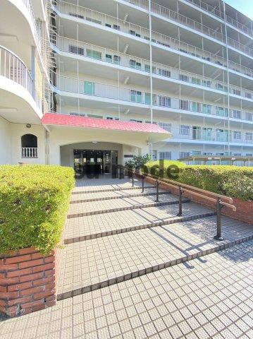 第２茨木ビューハイツ7号棟のエントランス