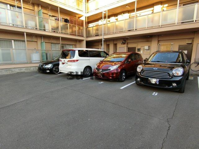 三吉マンションの駐車場