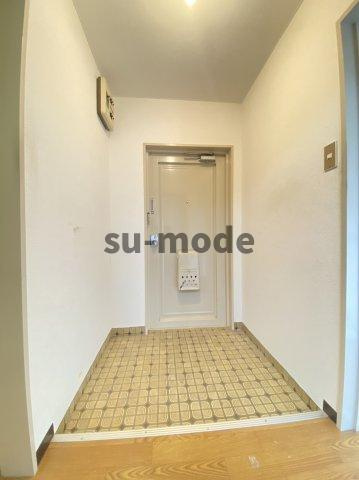 明香マンションの玄関