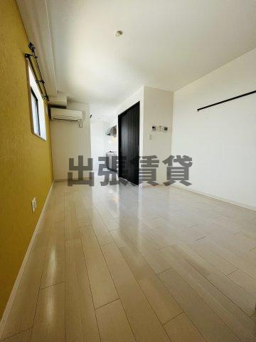 仲介手数料0円！SOLID栄生の居間・リビング