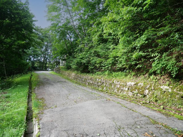 ニューパークひるが野④の前面道路含む現地写真