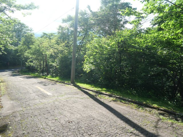 ニューパークひるが野⑤の前面道路含む現地写真