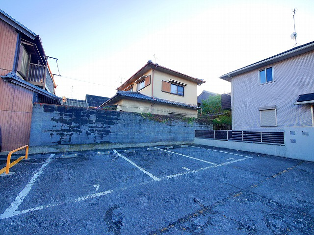 北市町戸建貸家の駐車場