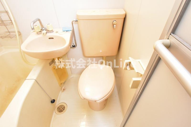 八尾市東山本町５丁目のアパートのトイレ