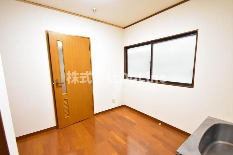 八尾市東山本町５丁目のアパートの洋室