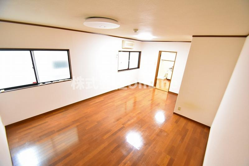 八尾市東山本町５丁目のアパートの寝室