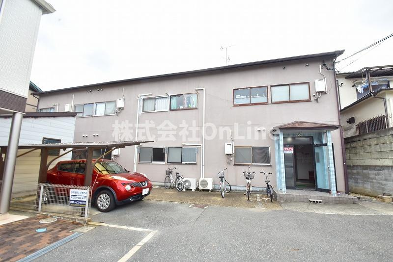 八尾市東山本町５丁目のアパートの外観