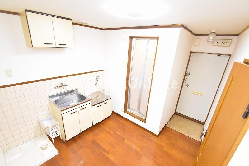 八尾市東山本町５丁目のアパートの居間・リビング