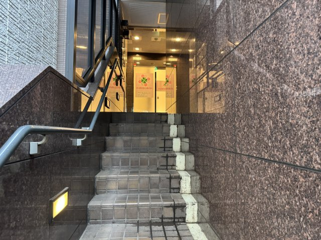 グランデージ赤羽のエントランス