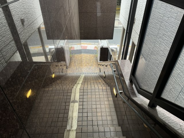 グランデージ赤羽のエントランス