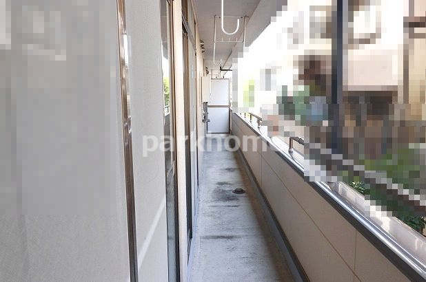 メゾン・ド・ケイのバルコニー|バルコニーからの眺めを楽しみながら食事をしませんか