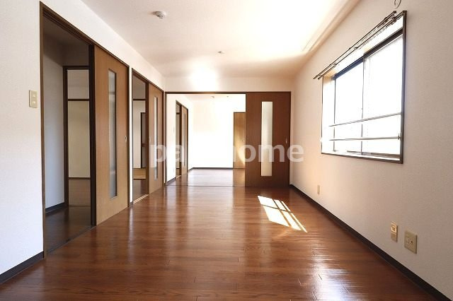 メゾン・ド・ケイの居間・リビング|ゆったりとした居間です