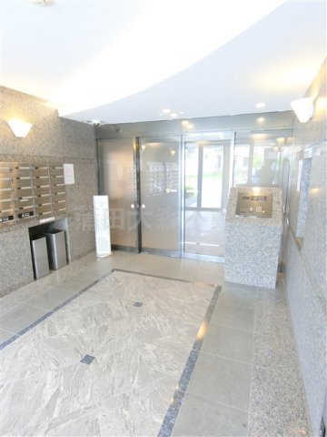 ルーブル東蒲田七番館のエントランス|防犯カメラ　TVモニター付オートロック