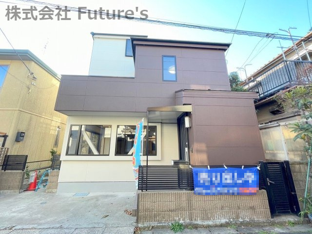 三郷市寄巻　中古戸建の外観|2世帯住宅も可能な3階建て中古戸建