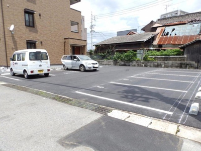 【駐車場】 | スターリー・ボーテ | 駐車場があるので、車を買う予定の方も安心です