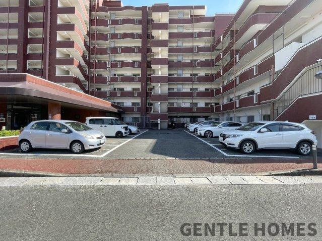 ライオンズマンション春日の駐車場