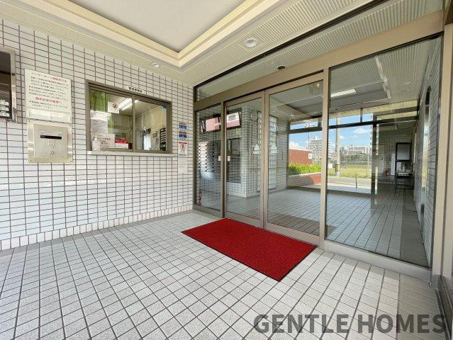 ライオンズマンション春日のエントランス