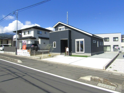 【前面道路含む現地写真】 | 【Z空調の家】　南アルプス市山寺2号棟 | 前面道路含む現地写真です