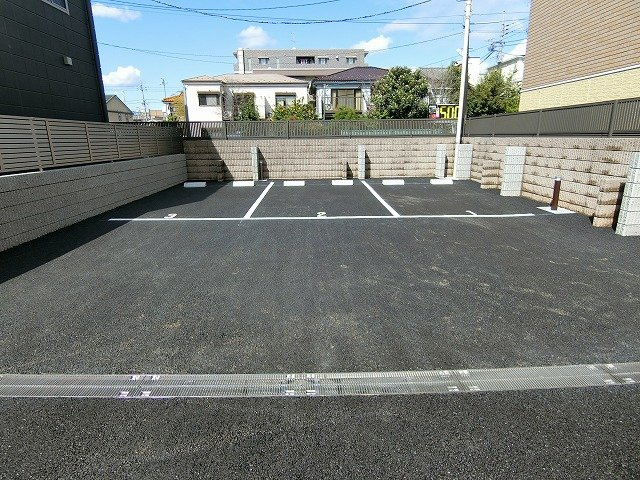 昭島市朝日町１丁目のアパートの駐車場