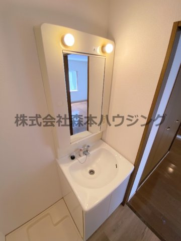 【独立洗面台】 | 　メゾンバニNo.3 | 朝の身支度には欠かせない独立洗面化粧台