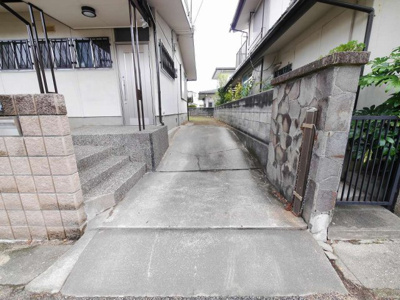 【駐車場】 | 神陵台9丁目戸建 | 小型車縦列3台可能（サイズ現地要確認）