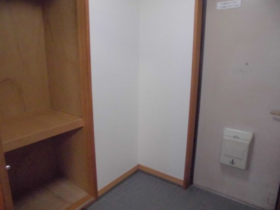 【玄関】 | レジデンス東本町 | 収納もある玄関です