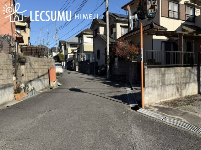 姫路市夢前町菅生澗／中古戸建の前面道路含む現地写真