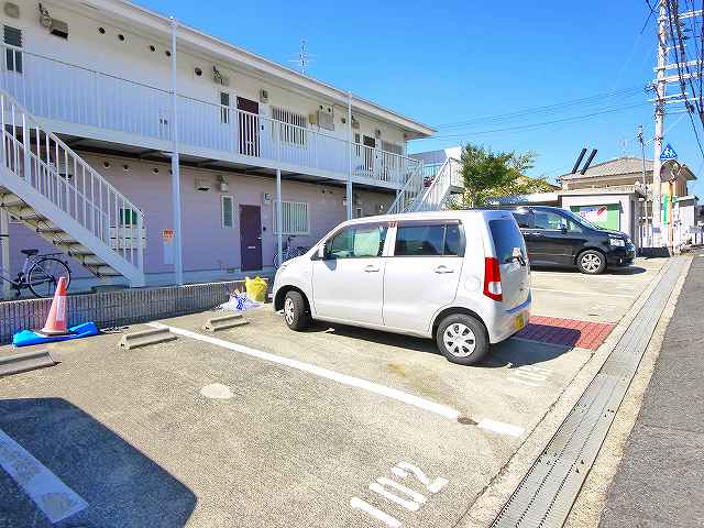 サニーサイド三笠Dの駐車場|駐車場に車を止められます